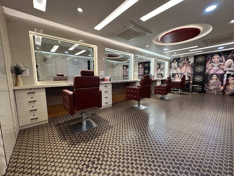 Glorious Salon by Seema Gupta, beauty salon in Varanasi, India, photo 1 of 10